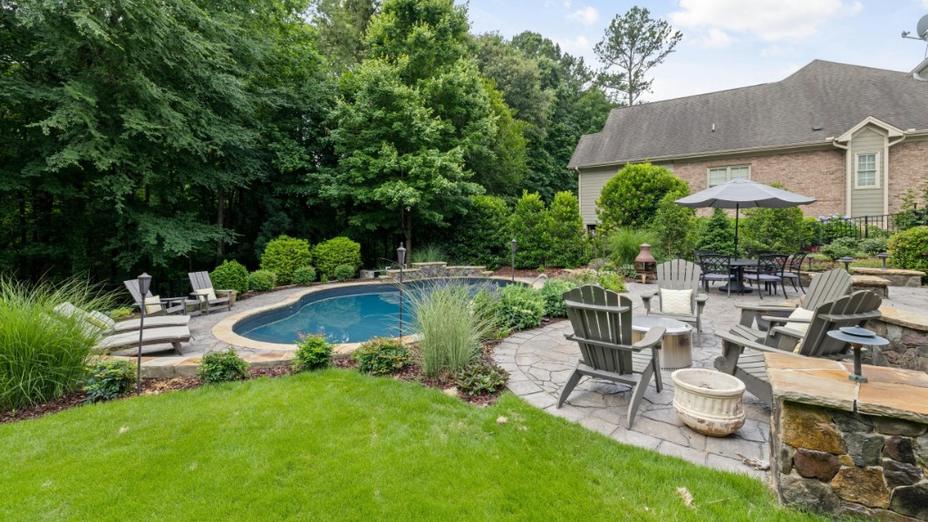 Clean pool and patio at a Pocono rental