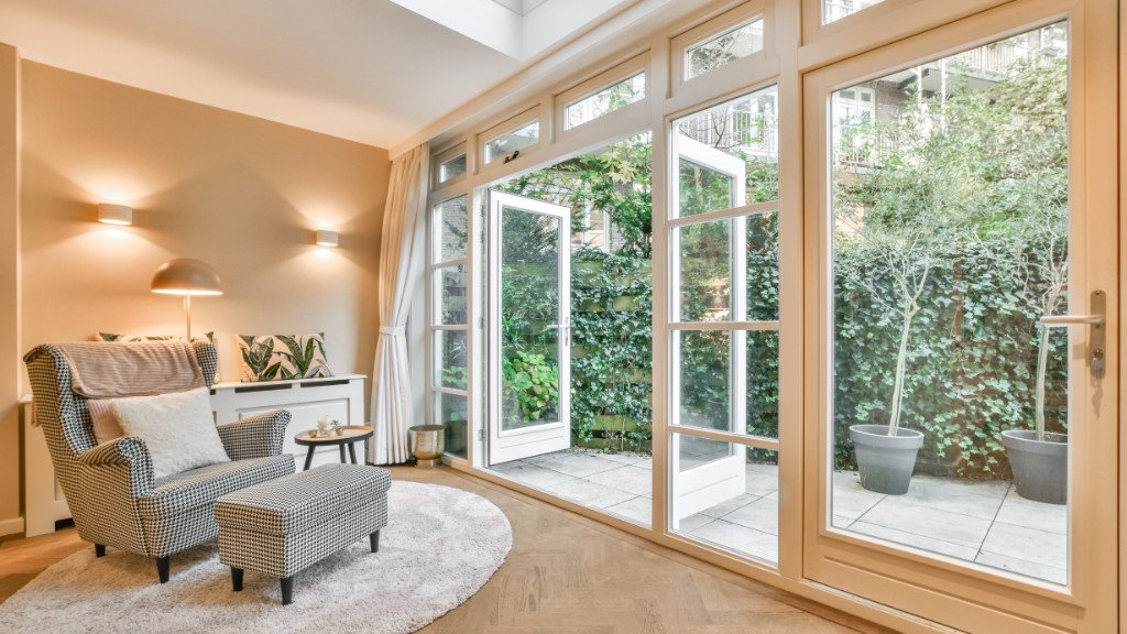 Spotless sunroom after a deep clean